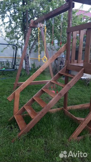 Детский игровой комплекс с горкой и качелями