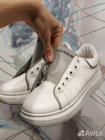 Кроссовки женские