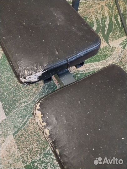 Скамья для жима со стойками и тренажером для ног