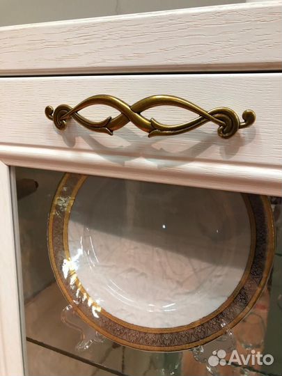 Шкаф витрина белый