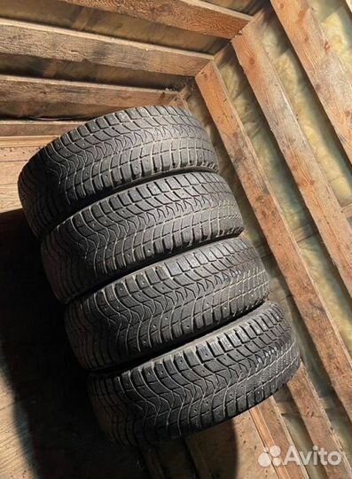 Michelin X-Ice North 3 215/60 R16