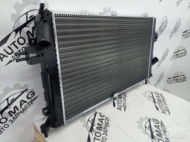 Радиатор охлаждения двигателя Opel Astra H Diesel