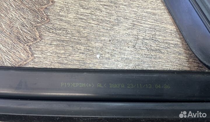 Уплотнитель стекла задний правый 1777848