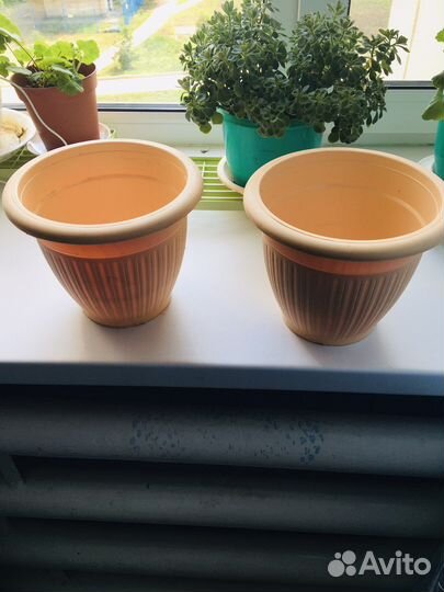 Большой цветочный горшок