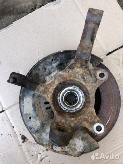 Поворотный кулак левый Toyota Probox