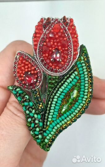 Брошь из бисера