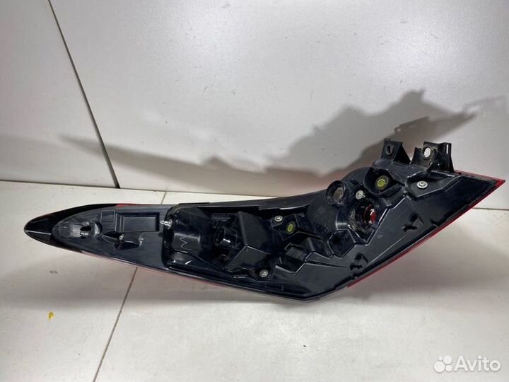 Фонарь задний правый Toyota Camry XV70 2018