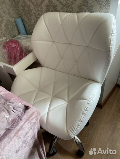 Кушетка и стул, этажерка матрас