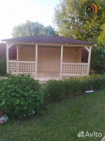 Беседка деревянная на сваях