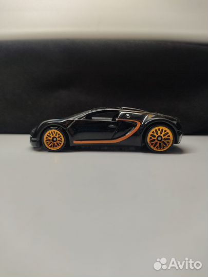 Модель Hot wheels
