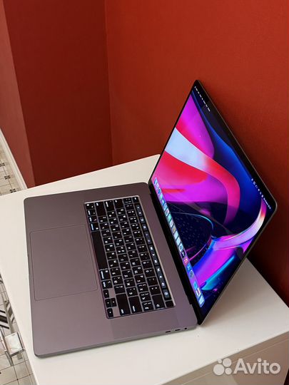 Топище Core i9 и 32GB и 1TB SSD, MacBook Pro 16