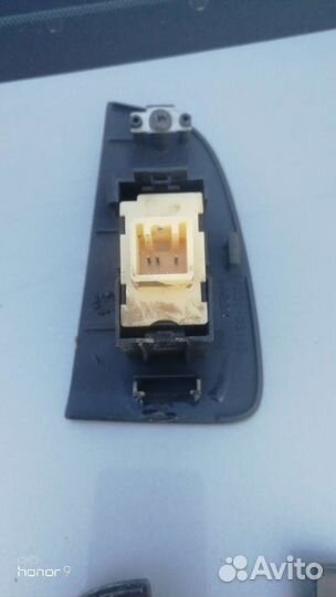 Кнопки стеклоподъемников Тойота avensis