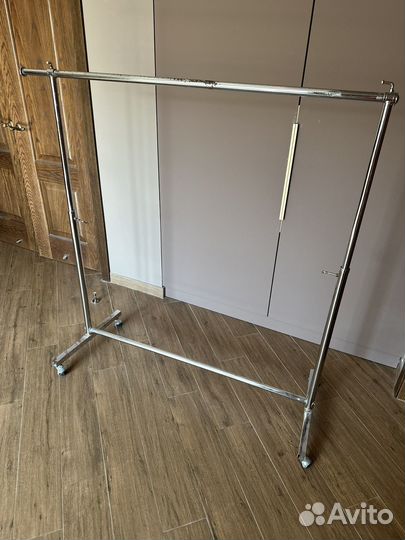 Вешалка напольная металлическая