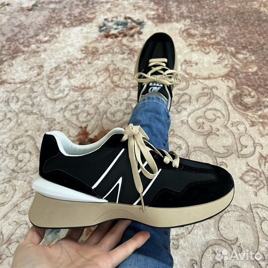 Кроссовки новые