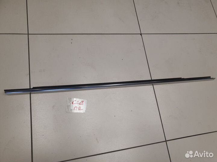 Молдинг стекла передней правой двери Mercedes GLC