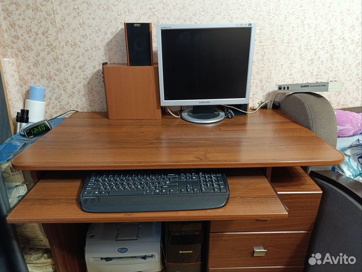 Компьютерный стол