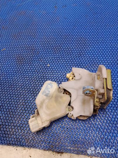 Задний левый замок двери Nissan Almera N16