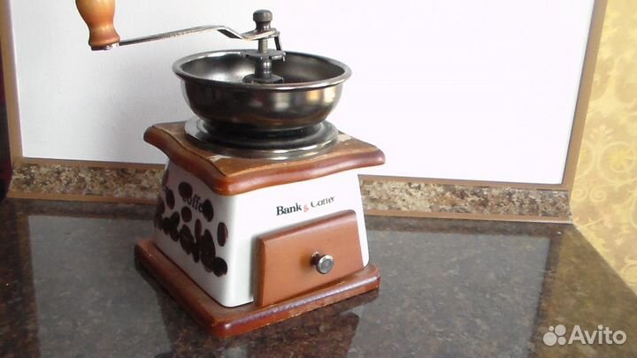 Кофемолка ручная с ящиком