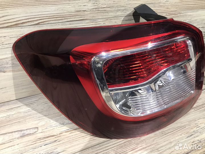 Фонарь левый Renault Sandero 2