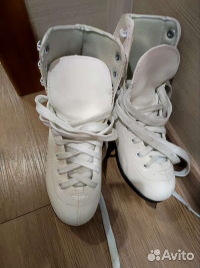 Продам коньки 34