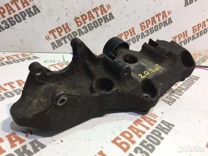 Рено Трафик Кронштейн навесного оборудования