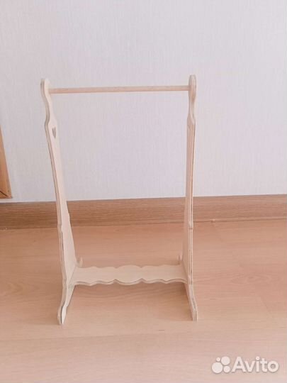 Вешалка для кукол