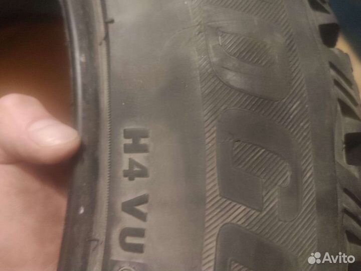 Bridgestone Blizzak Spike-01 255/50 R19