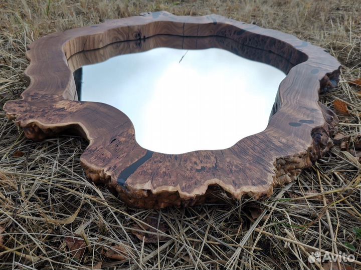 Зеркало в раме из спила капового карагача