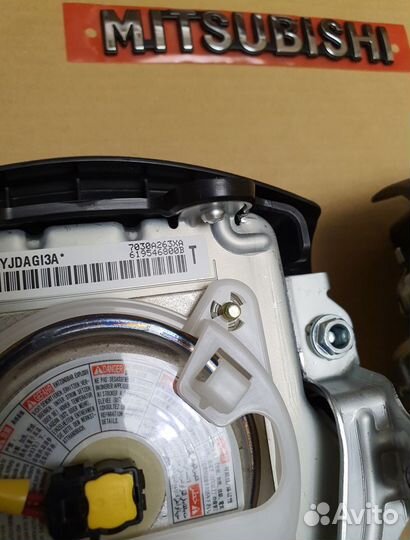 Новая подушка руля 7030A263XA Mitsubishi Оригинал