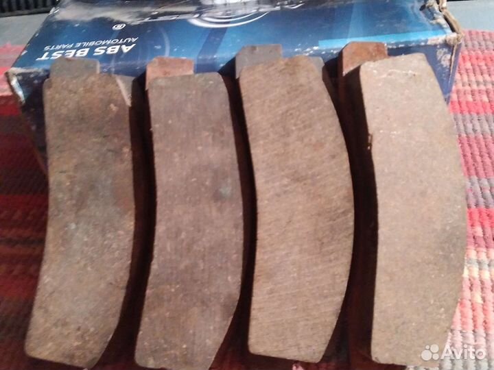 Тормозные колодки передние