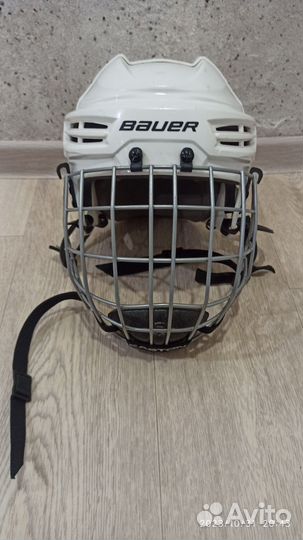 Хоккейный шлем