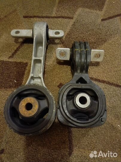 Нижняя подушка двигателя на Хонду Цивик 4д