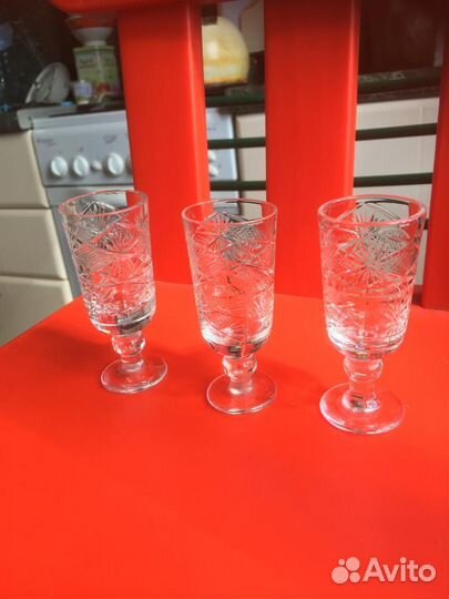 Рюмки хрустальные на ножке