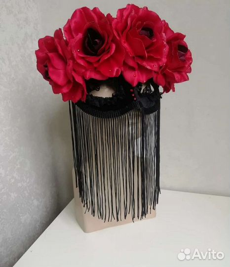 Маска с бахромой