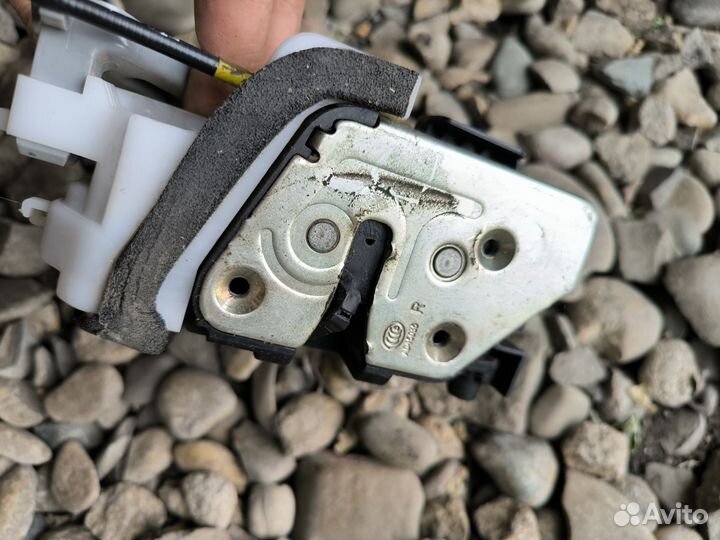 Hyundai Elantra md 2012 замок двери правый