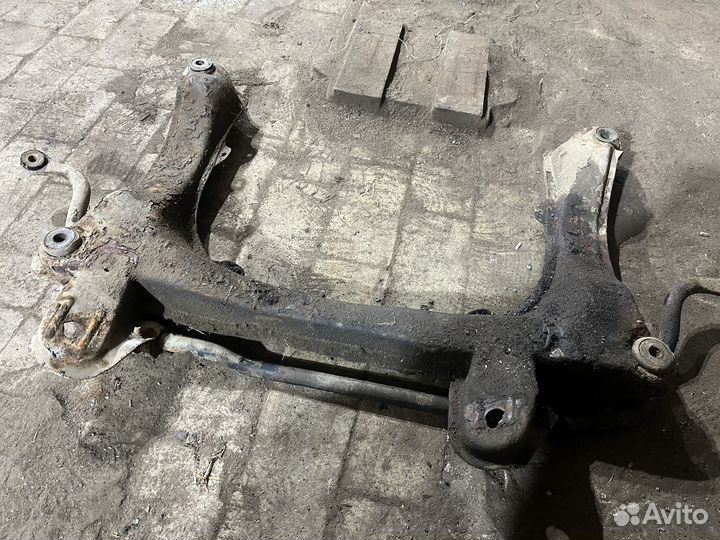 Подрамник Audi 80 B3