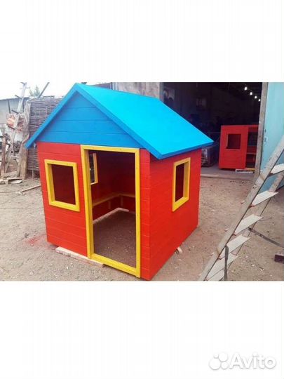 Детский деревянный домик