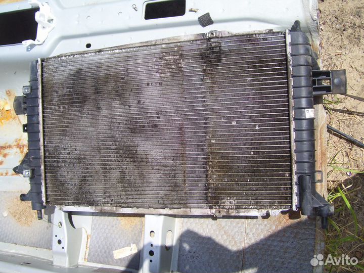 Опель астра H радиатор охлаждения