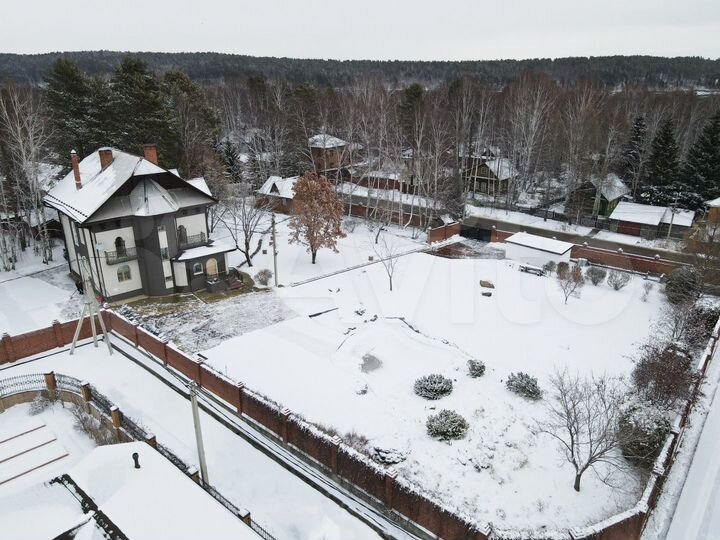 Коттедж 237,9 м² на участке 45,3 сот.