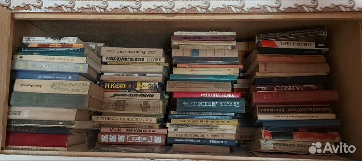 Продаю домашнюю библиотеку
