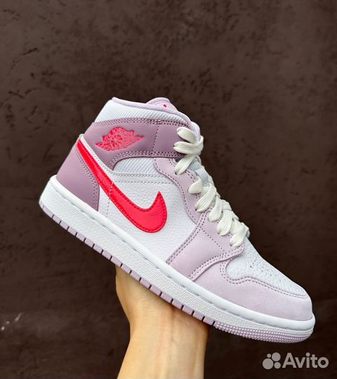 Jordan 1 Mid Valentine's Day (2022) (W). Оригинал