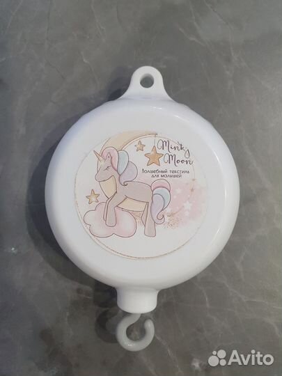 Музыкальный мобиль на кроватку