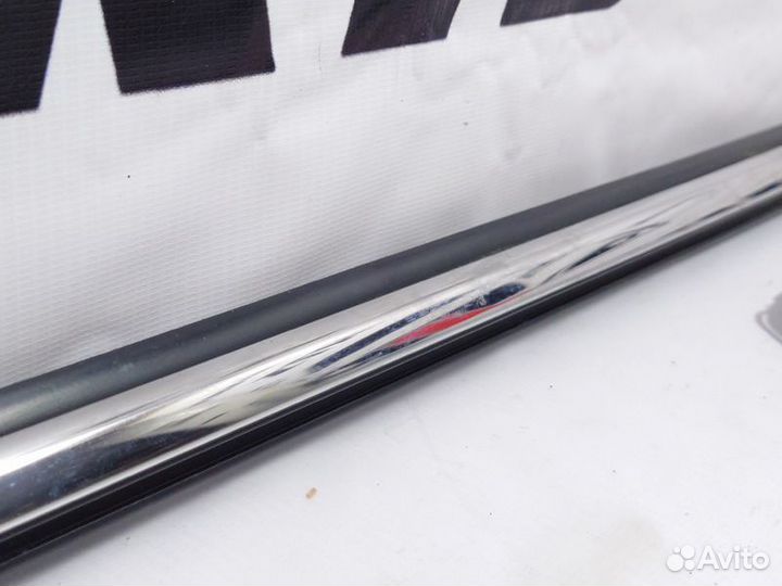 Хром молдинг двери задней левой Toyota RAV4 40