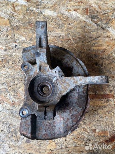 Кулак поворотный передний правый Mitsubishi Lancer