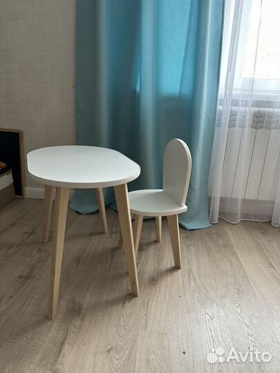 Детский стол со стулом + доска для мела