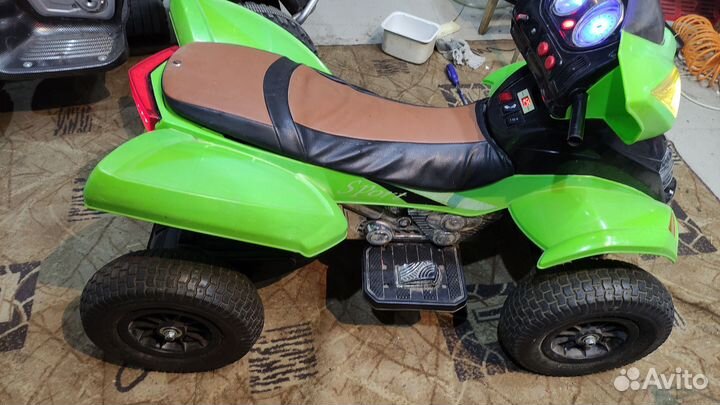 Детский электро квадроцикл с аб и зу. Б/У