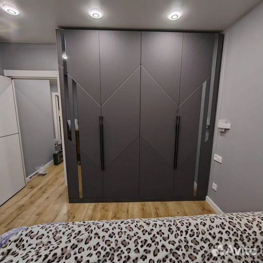 Шкаф распашной