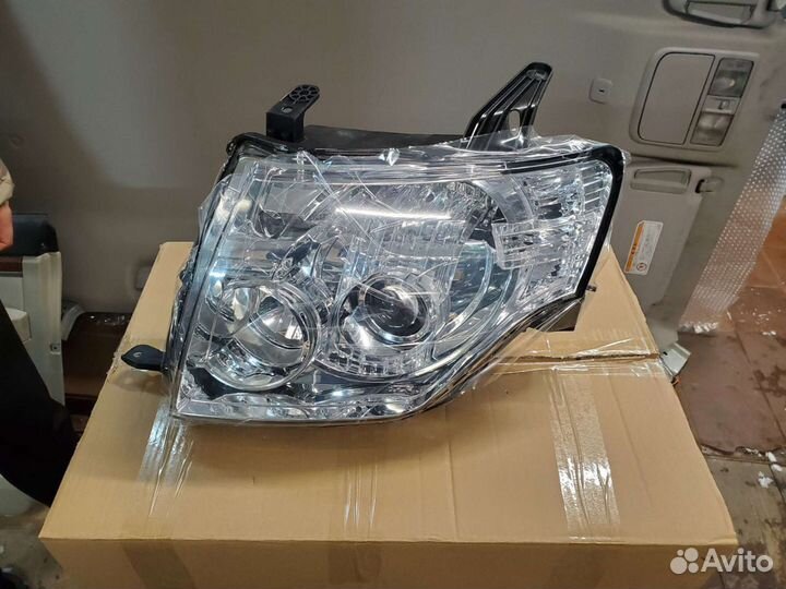 Фара левая под ксенон Паджеро 4