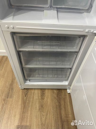 Холодильник indesit