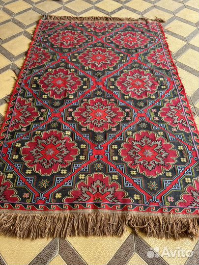 Сумаг ручной работы без дефектов